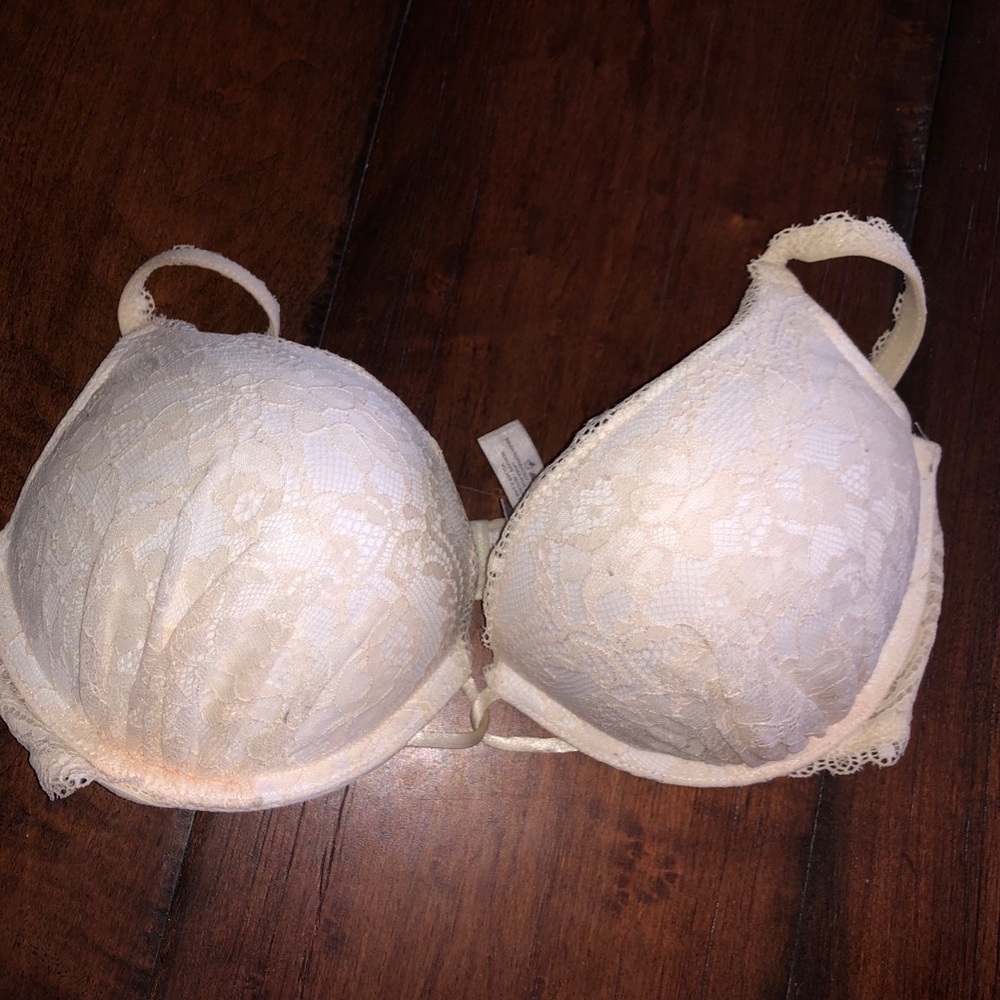 VS bombshell ivory lace bra